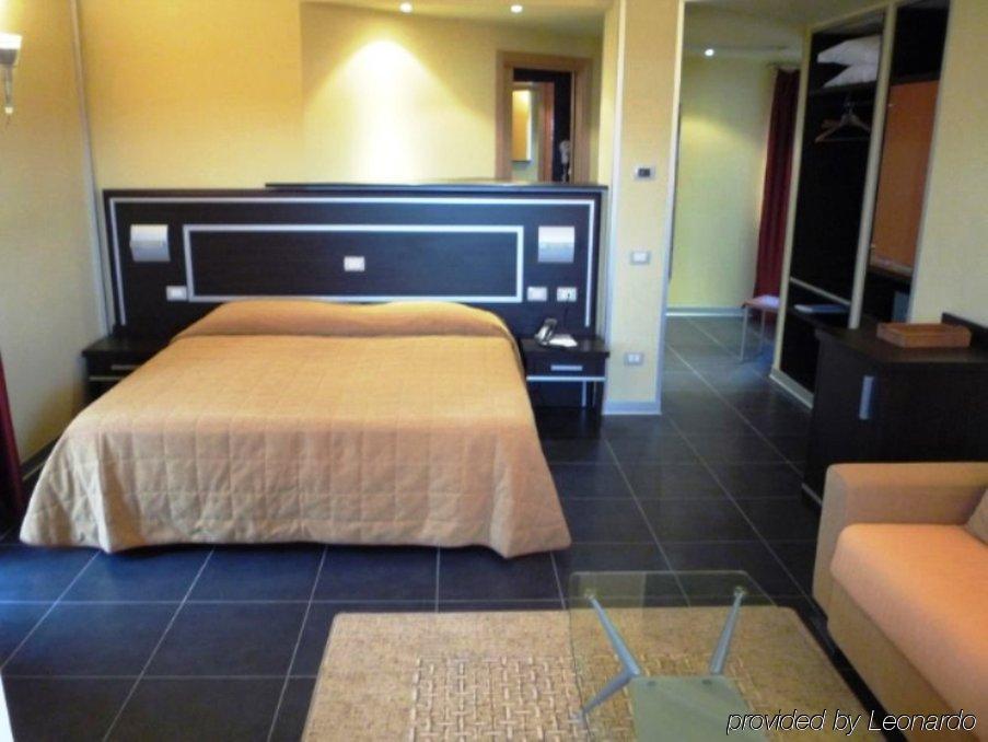 Hotel Mediterraneo Stagno Habitación foto