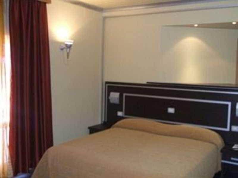 Hotel Mediterraneo Stagno Exterior foto