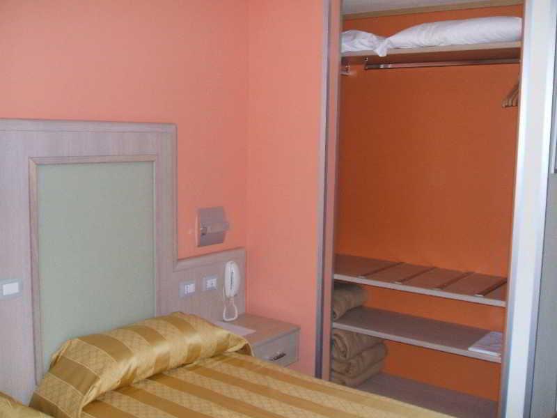 Hotel Mediterraneo Stagno Exterior foto