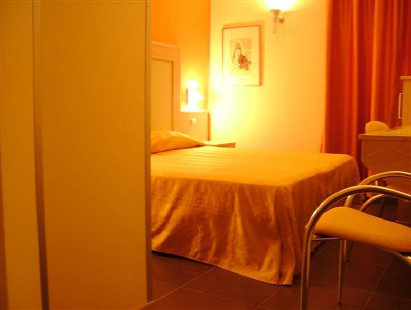 Hotel Mediterraneo Stagno Exterior foto